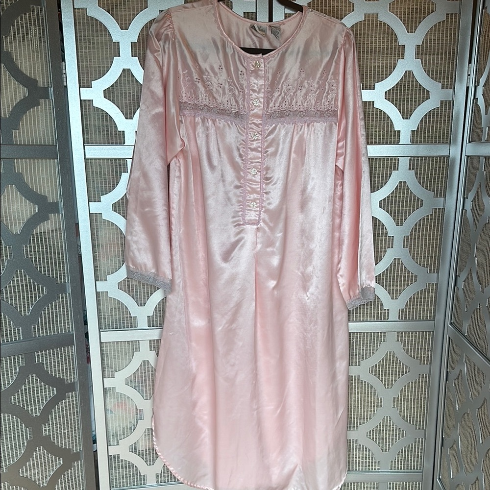 Vintage Jaclyn Smith Pink Night Gown with Elegant Lace Detailing
